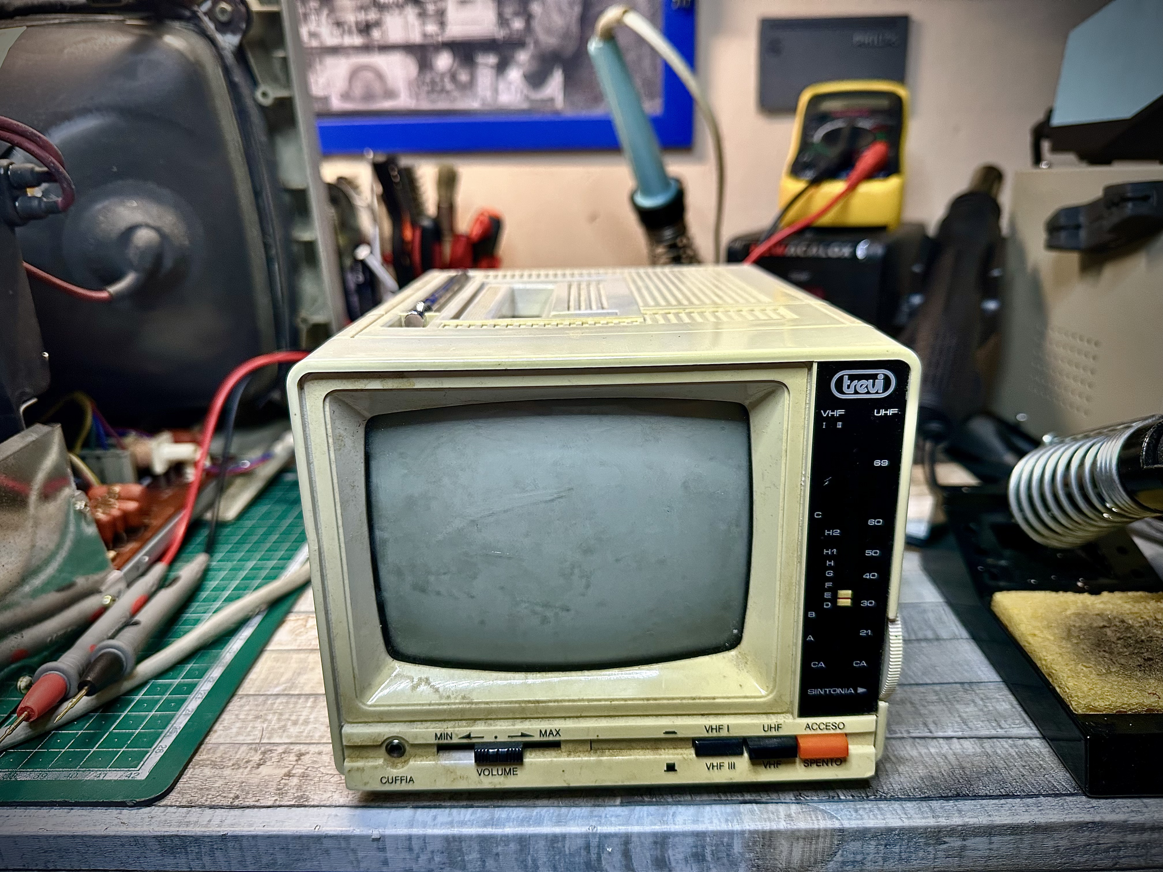 TV Trevi HV950 prima della riparazione